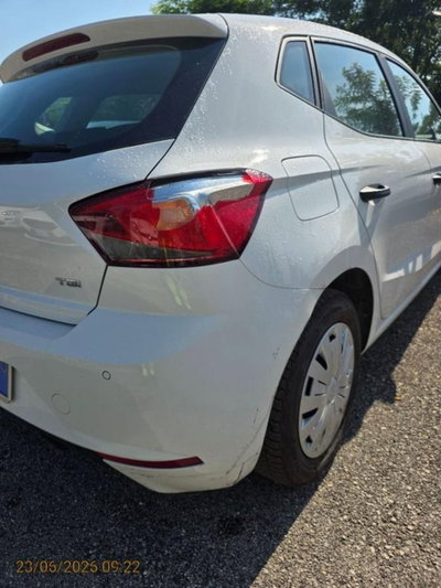 SEAT Ibiza 1.0 TGI 5 porte Reference (13)