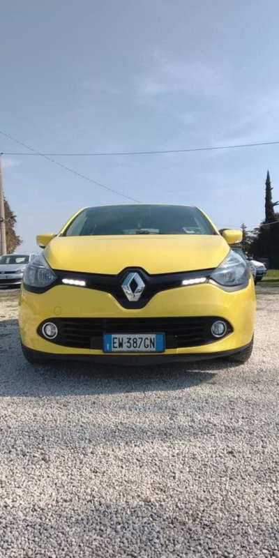 Renault Clio 1.2 75CV 5 porte Costume National (4)