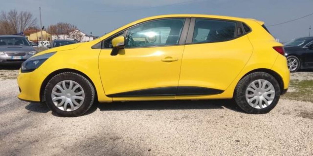 Renault Clio 1.2 75CV 5 porte Costume National (5)