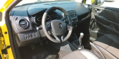Renault Clio 1.2 75CV 5 porte Costume National (9)