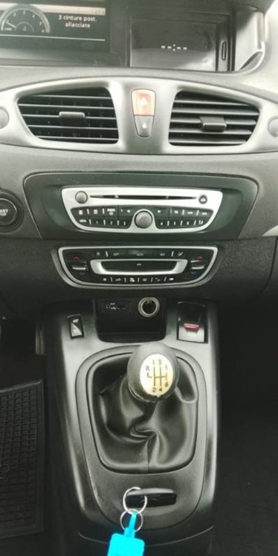 Renault Scenic E-Tech Electric 1.5 dCi 110CV Dynamique (16)