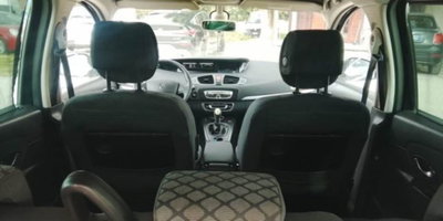 Renault Scenic E-Tech Electric 1.5 dCi 110CV Dynamique (8)