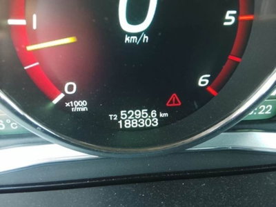 Volvo XC60 D5 AWD Geartronic R-design Kinetic (2)