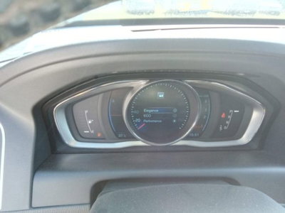 Volvo XC60 D5 AWD Geartronic R-design Kinetic (3)