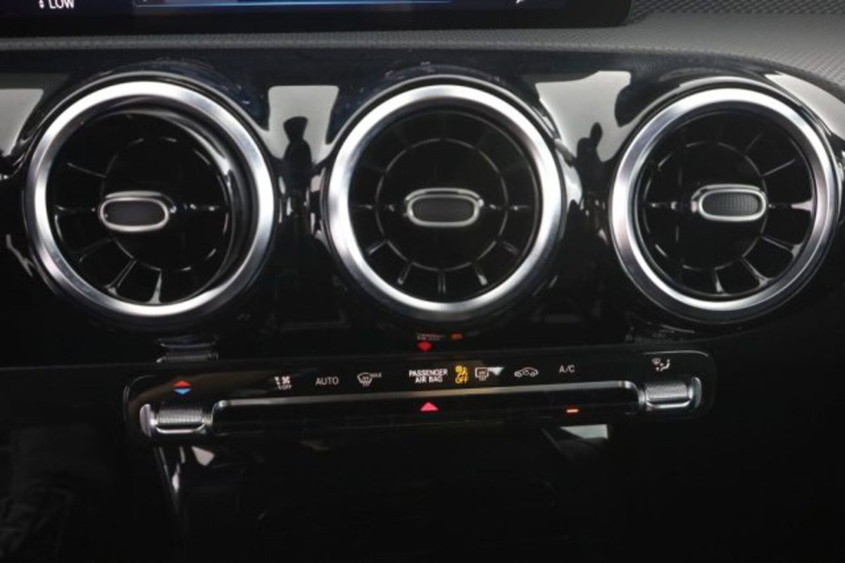 Mercedes-Benz Classe A 180 d Automatic Sport (12)