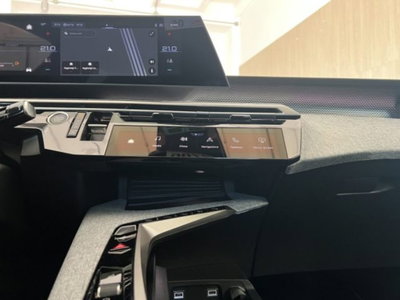 Peugeot 3008 1.2 hybrid GT 145cv e-dcs6 (13)