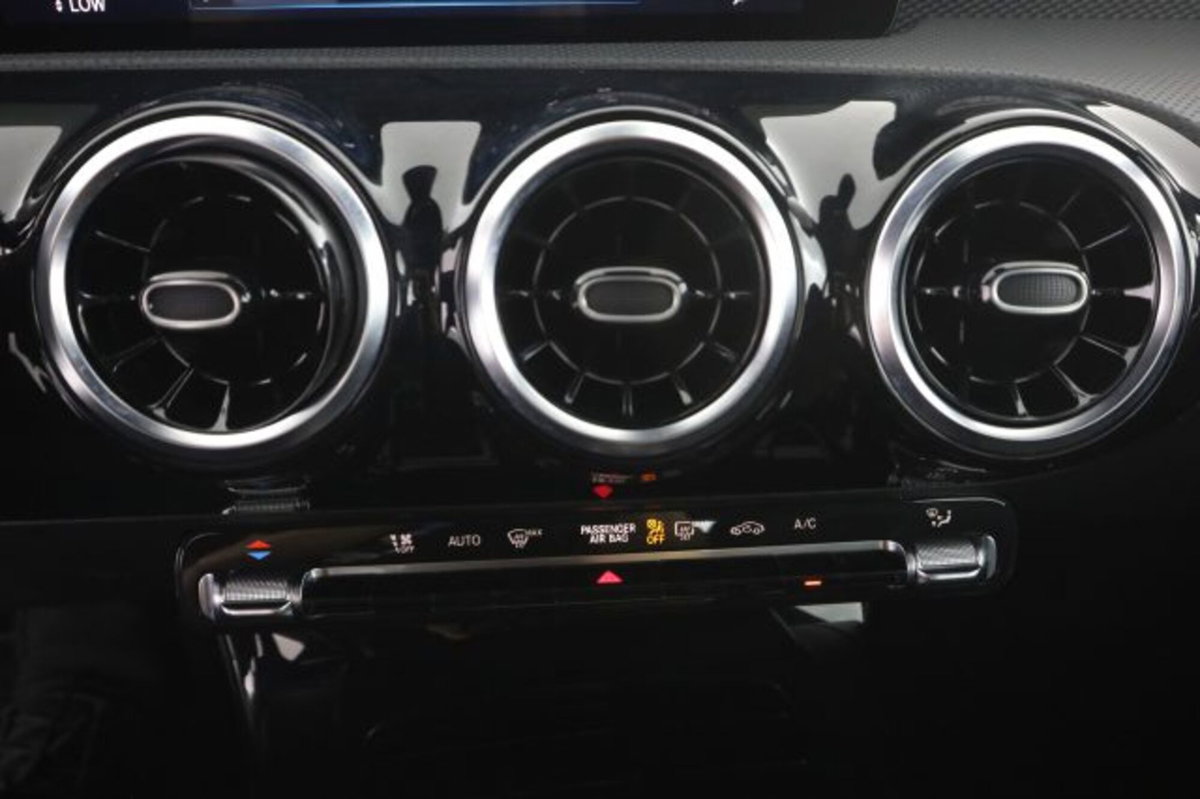 Mercedes-Benz Classe A 180 d Automatic Sport (12)