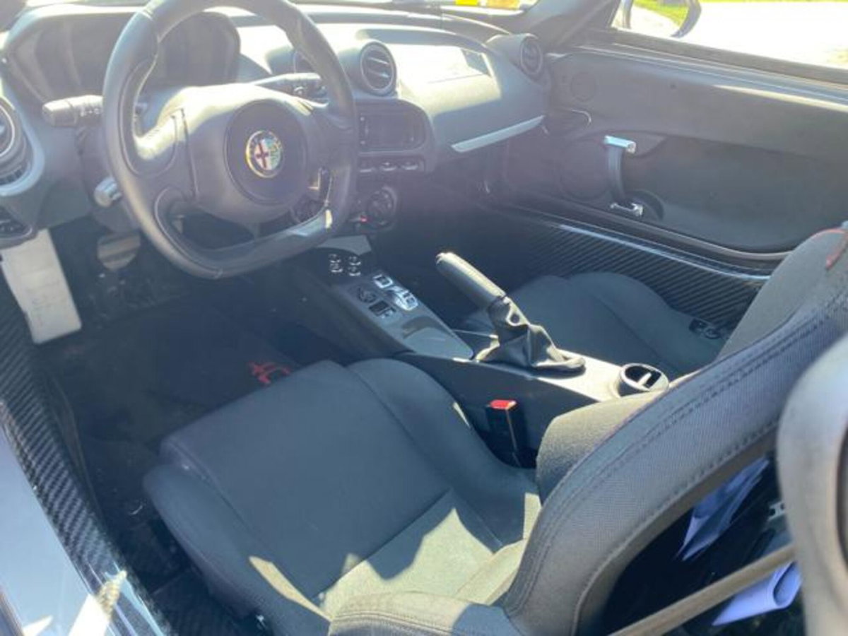 Alfa Romeo 4C Coupé 4C 1750 TBi (10)