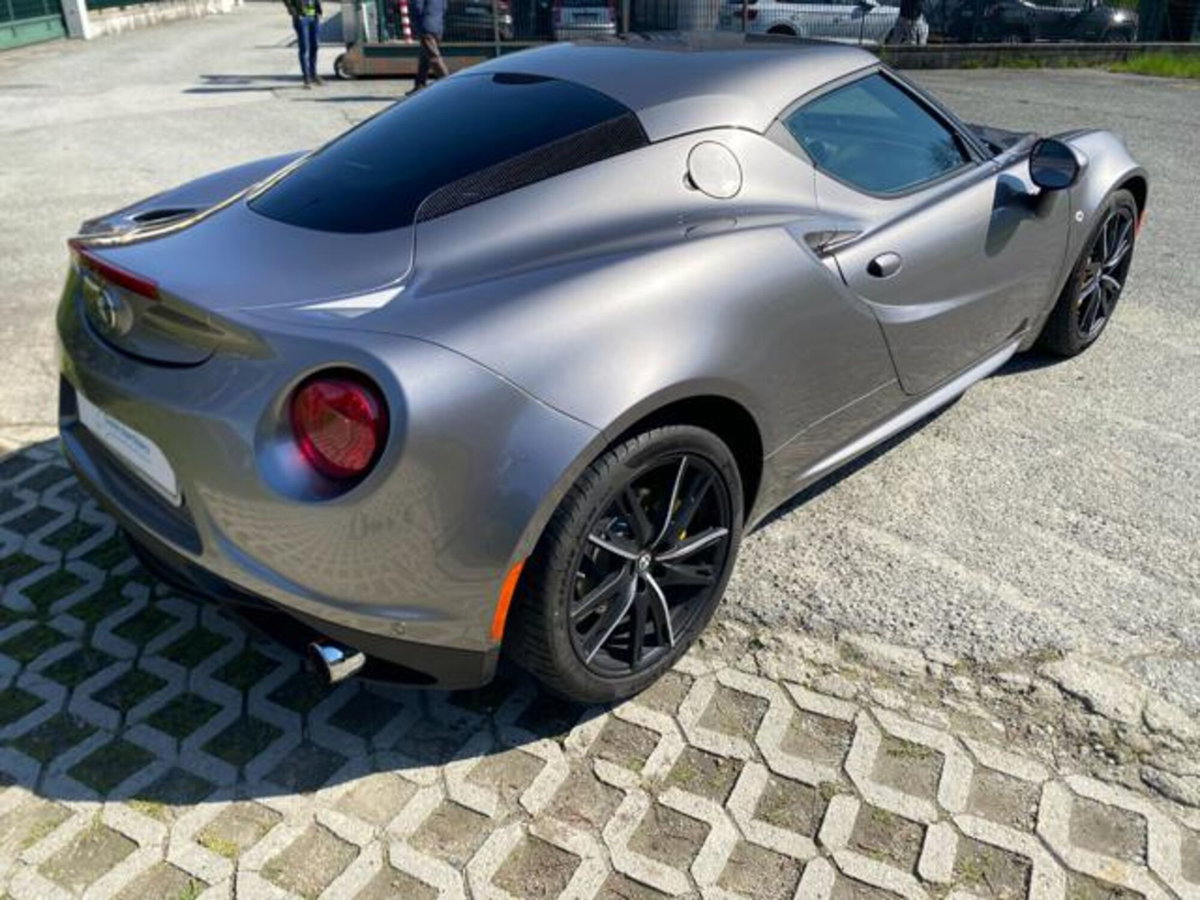 Alfa Romeo 4C Coupé 4C 1750 TBi (4)