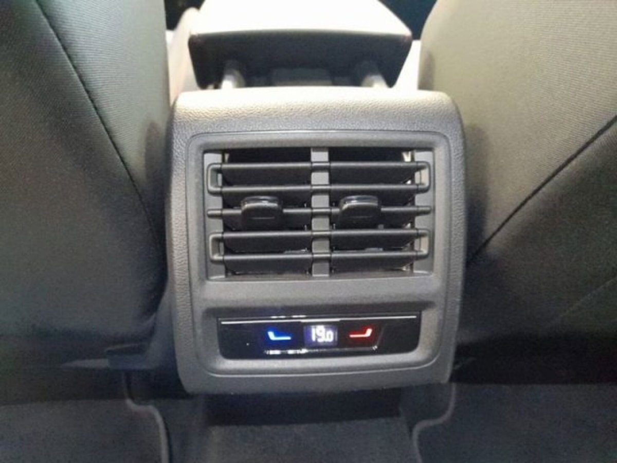 Volkswagen Golf 2.0 tsi GTI MT Ultimate 245cv (12)