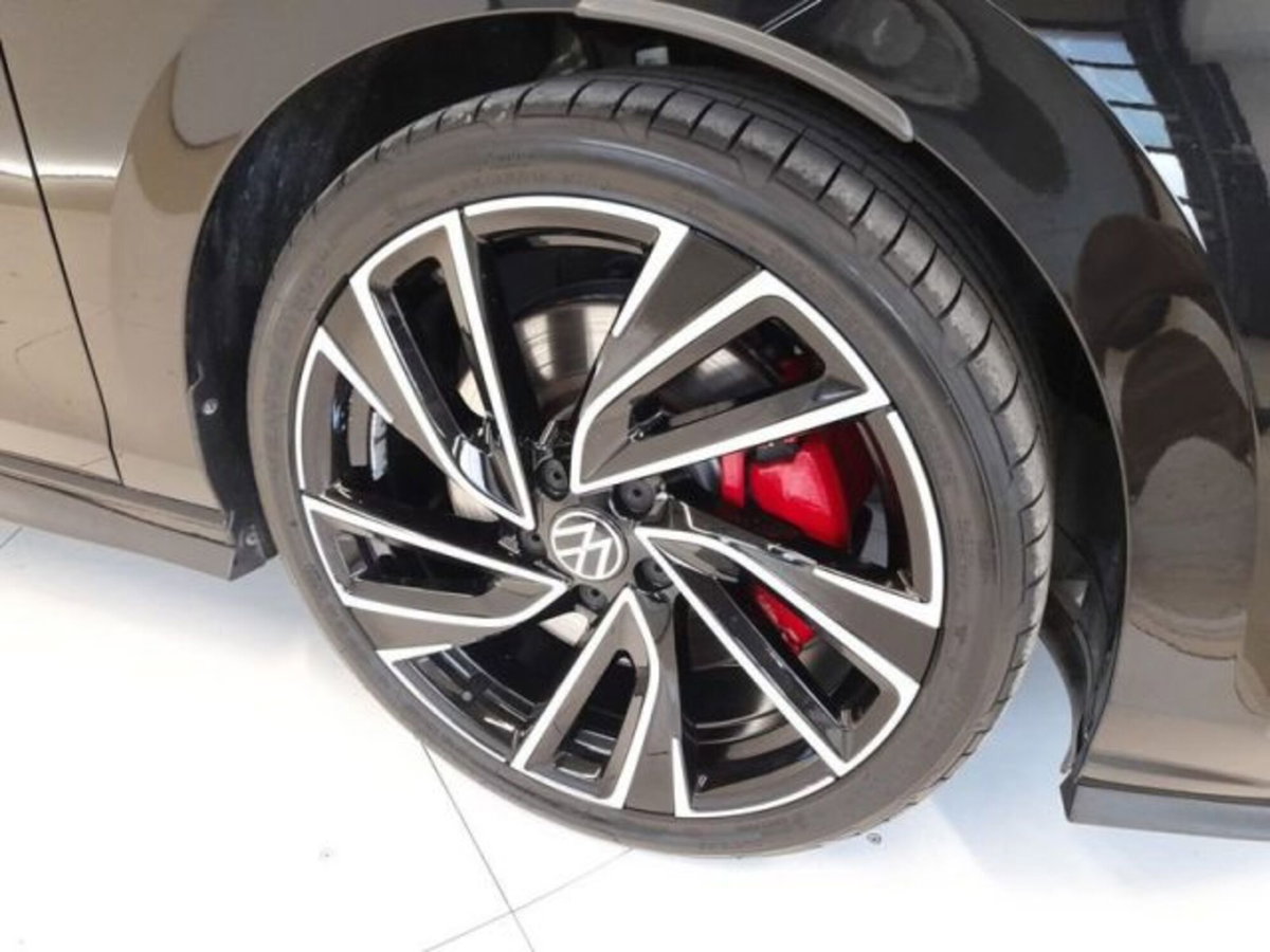 Volkswagen Golf 2.0 tsi GTI MT Ultimate 245cv (5)