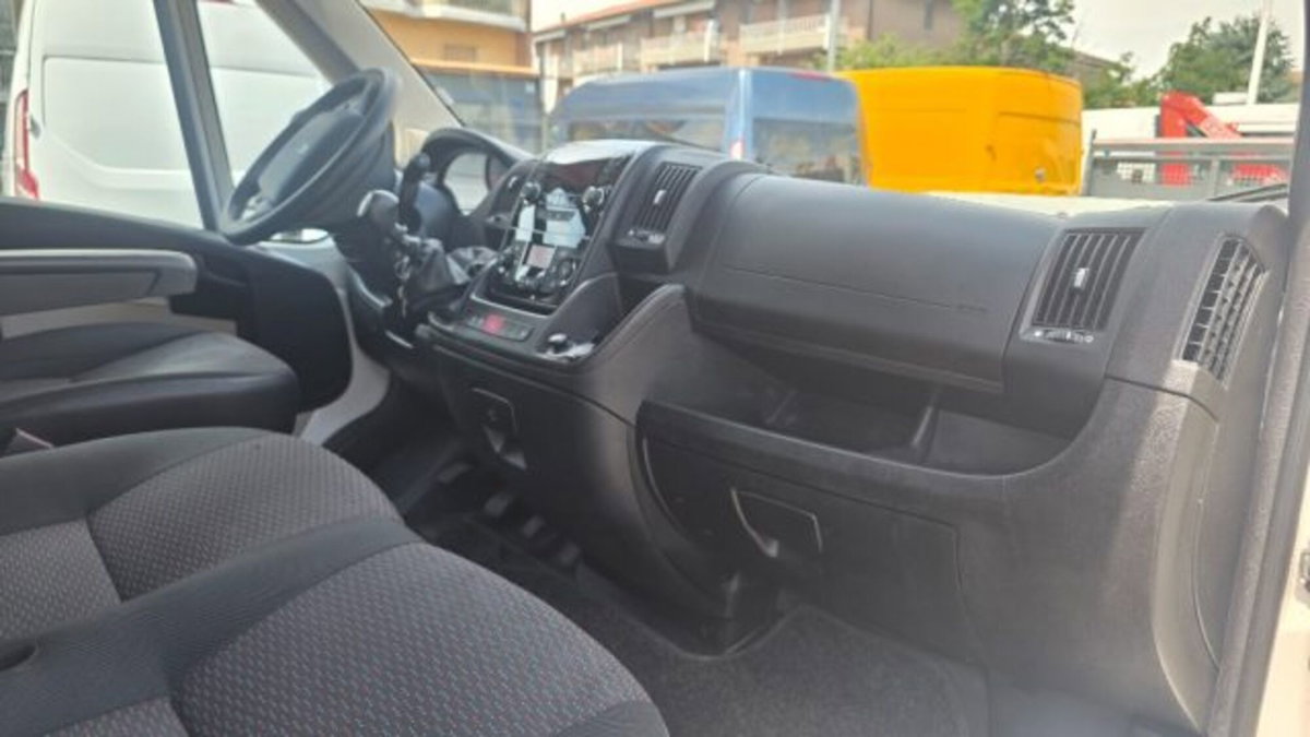 Peugeot Boxer Furgone 330 2.0 BlueHDi/110CV FAP PC-TN Combi Comfort (14)