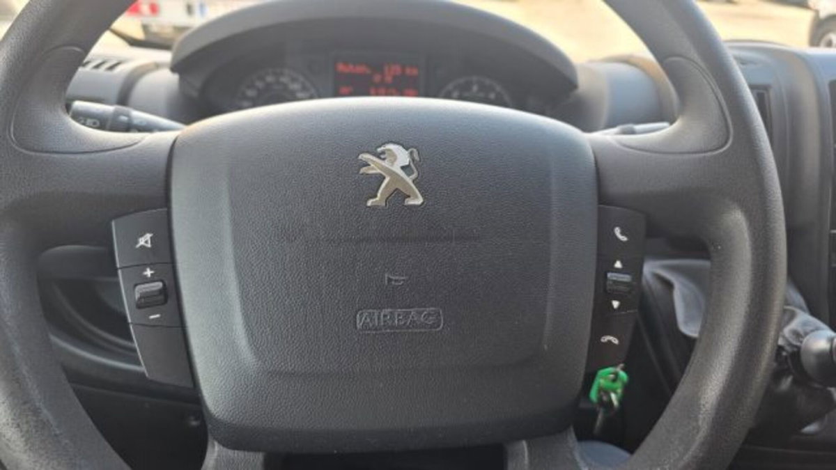 Peugeot Boxer Furgone 330 2.0 BlueHDi/110CV FAP PC-TN Combi Comfort (17)
