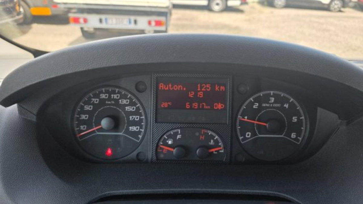 Peugeot Boxer Furgone 330 2.0 BlueHDi/110CV FAP PC-TN Combi Comfort (18)