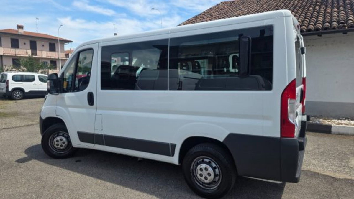 Peugeot Boxer Furgone 330 2.0 BlueHDi/110CV FAP PC-TN Combi Comfort (2)