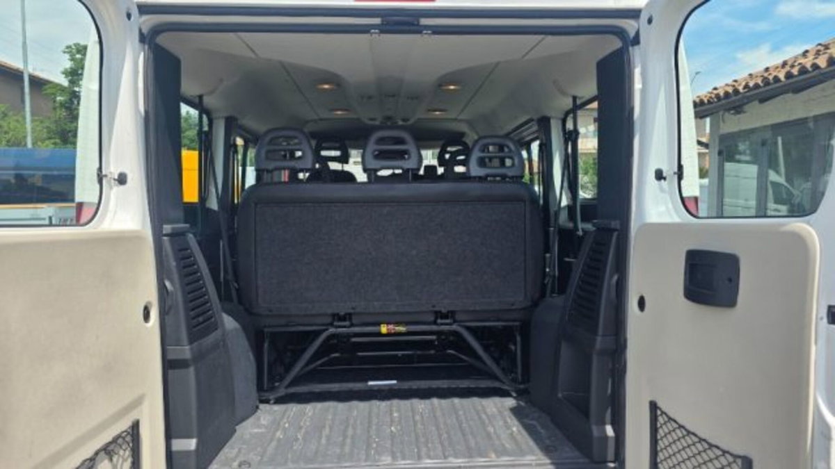 Peugeot Boxer Furgone 330 2.0 BlueHDi/110CV FAP PC-TN Combi Comfort (7)