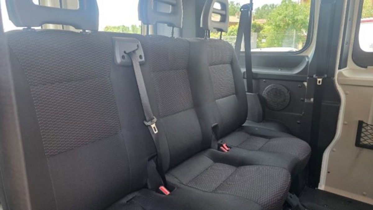 Peugeot Boxer Furgone 330 2.0 BlueHDi/110CV FAP PC-TN Combi Comfort (9)