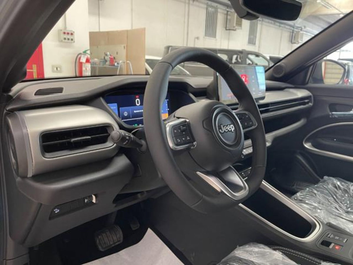 Jeep Avenger 1.2 turbo Summit fwd 100cv (9)