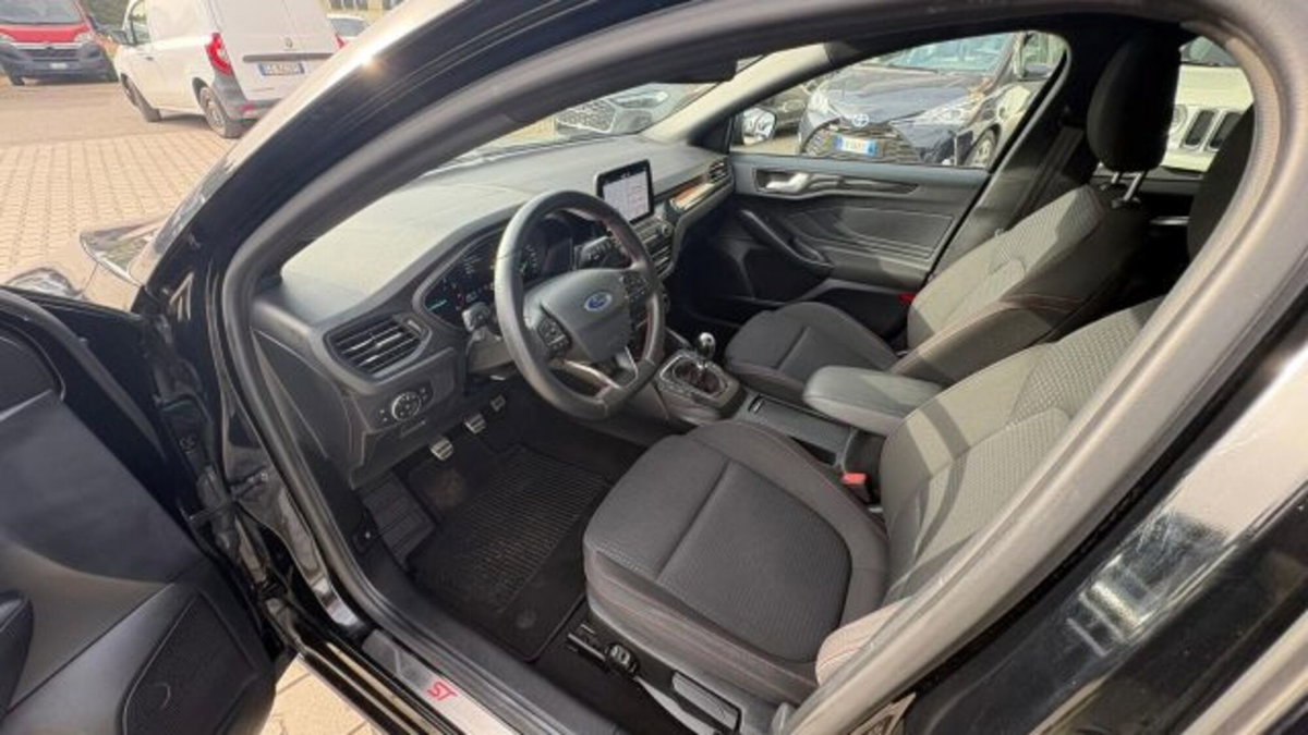 Ford Focus Station Wagon 1.0 EcoBoost 125 CV automatico SW ST-Line (10)