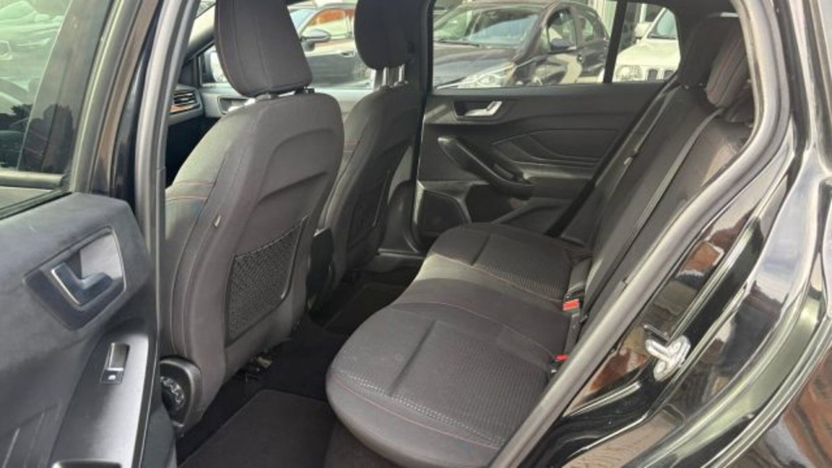 Ford Focus Station Wagon 1.0 EcoBoost 125 CV automatico SW ST-Line (18)