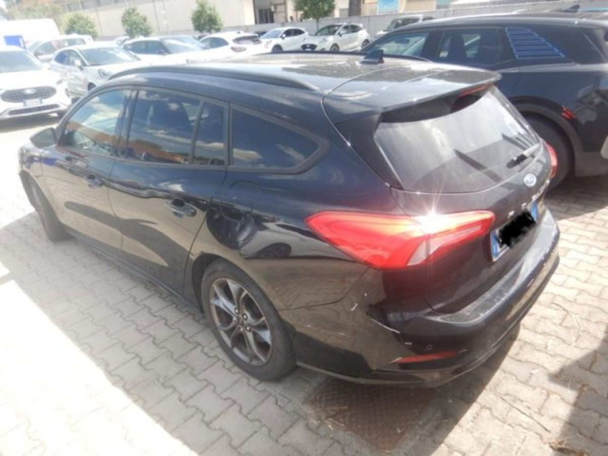 Ford Focus Station Wagon 1.0 EcoBoost 125 CV automatico SW ST-Line (3)