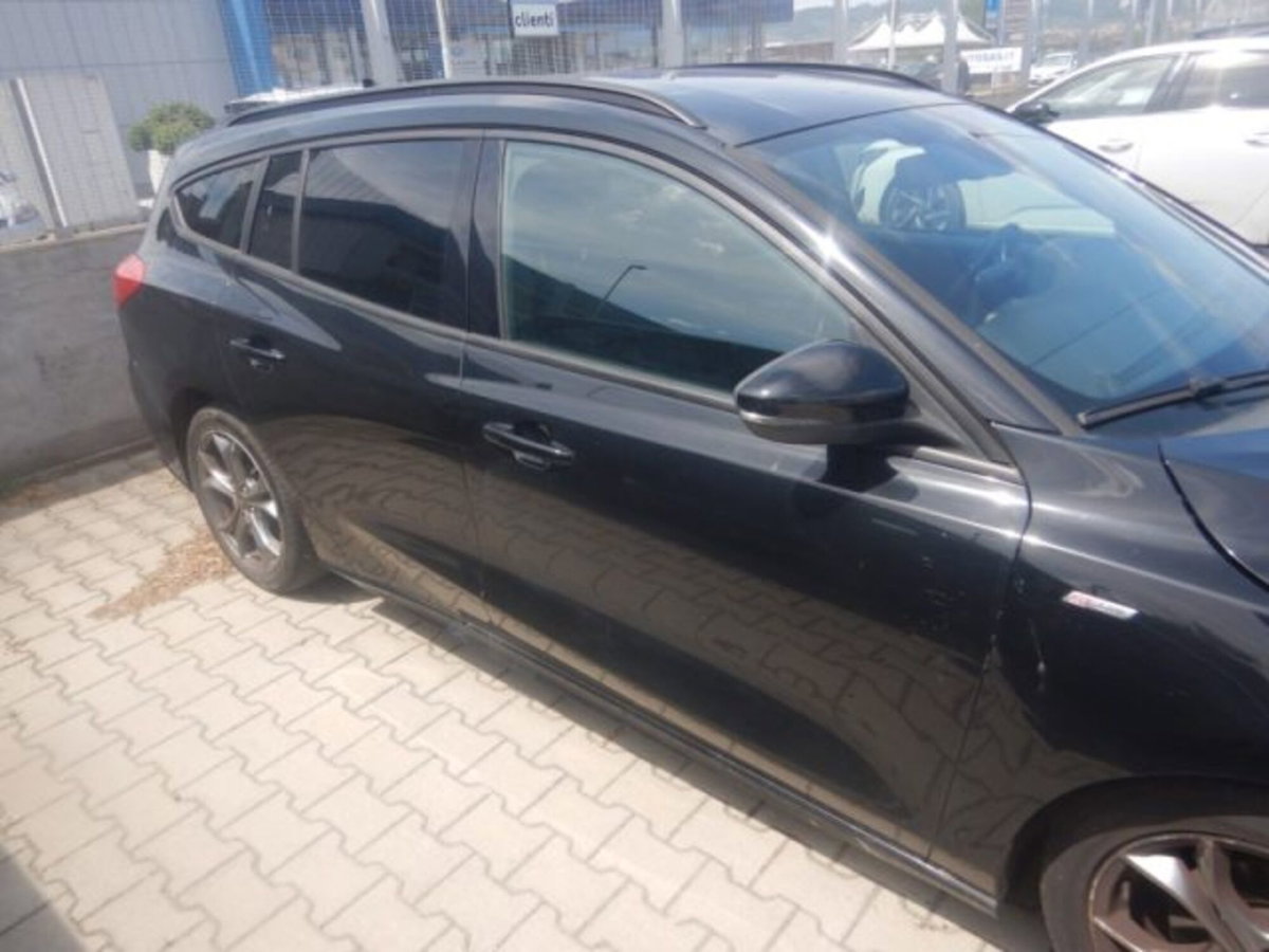 Ford Focus Station Wagon 1.0 EcoBoost 125 CV automatico SW ST-Line (4)