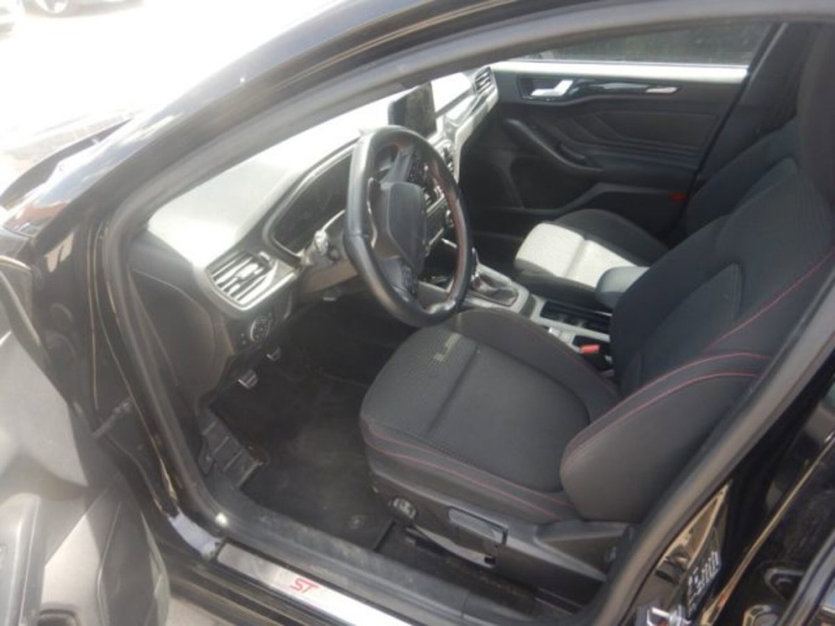 Ford Focus Station Wagon 1.0 EcoBoost 125 CV automatico SW ST-Line (6)