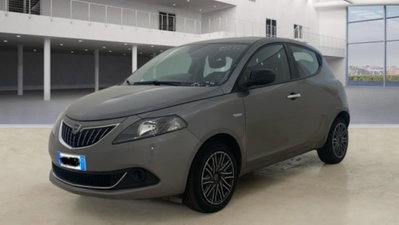 Lancia Ypsilon 1.0 FireFly 5 porte S&S Hybrid Silver Plus usata