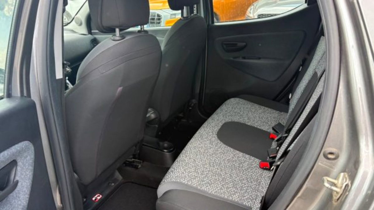Lancia Ypsilon 1.0 FireFly 5 porte S&S Hybrid Silver Plus (10)