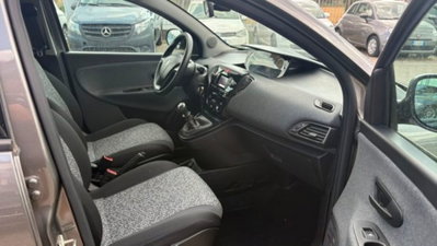Lancia Ypsilon 1.0 FireFly 5 porte S&S Hybrid Silver Plus (13)