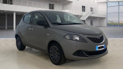 Lancia Ypsilon 1.0 FireFly 5 porte S&S Hybrid Silver Plus (2)
