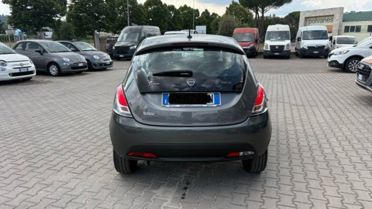 Lancia Ypsilon 1.0 FireFly 5 porte S&S Hybrid Silver Plus (4)
