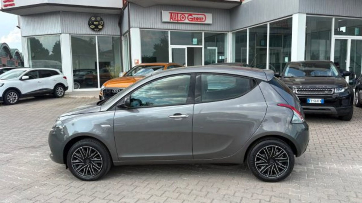 Lancia Ypsilon 1.0 FireFly 5 porte S&S Hybrid Silver Plus (5)