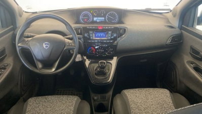 Lancia Ypsilon 1.0 FireFly 5 porte S&S Hybrid Silver Plus (5)