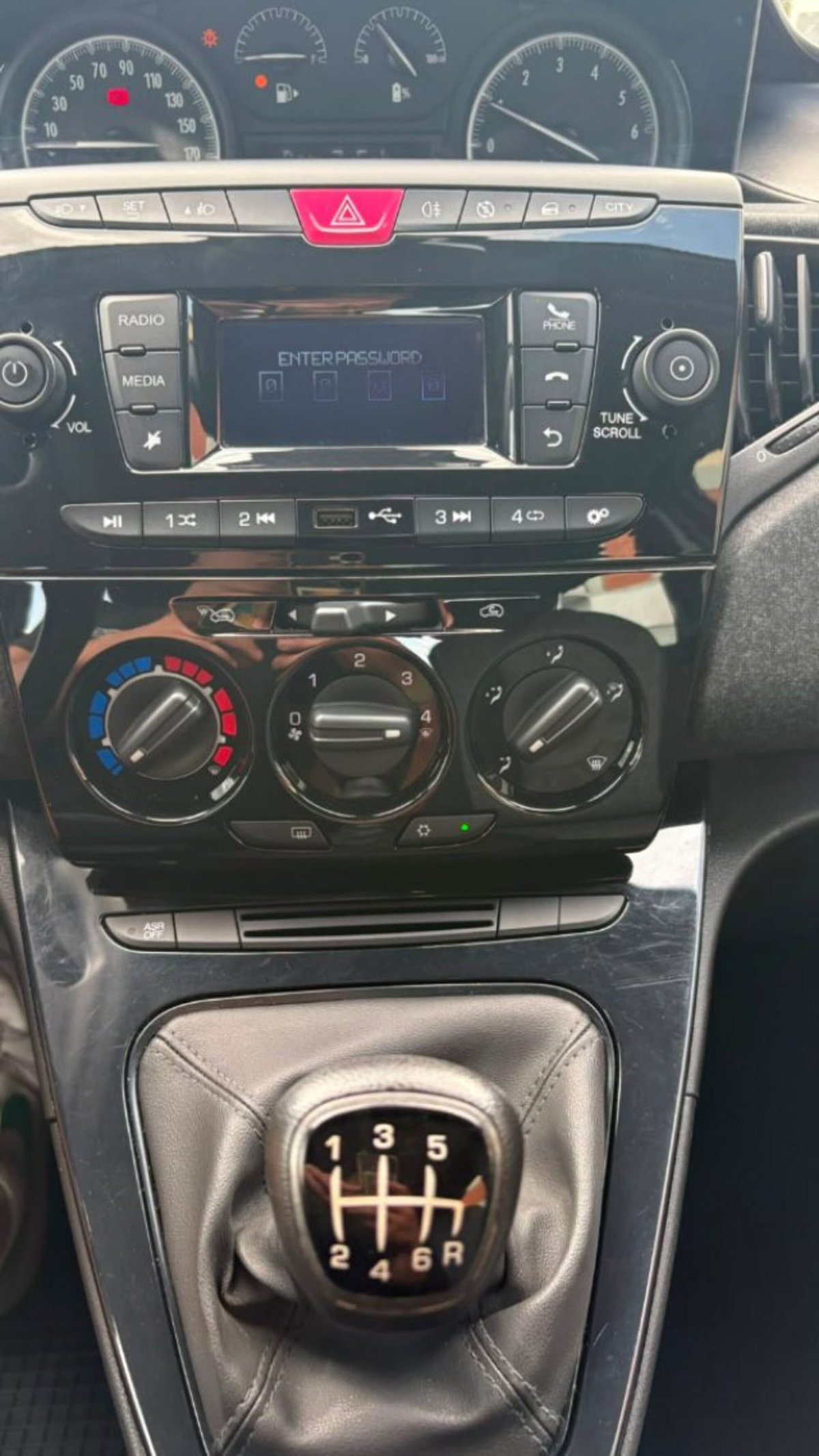 Lancia Ypsilon 1.0 FireFly 5 porte S&S Hybrid Silver Plus (8)