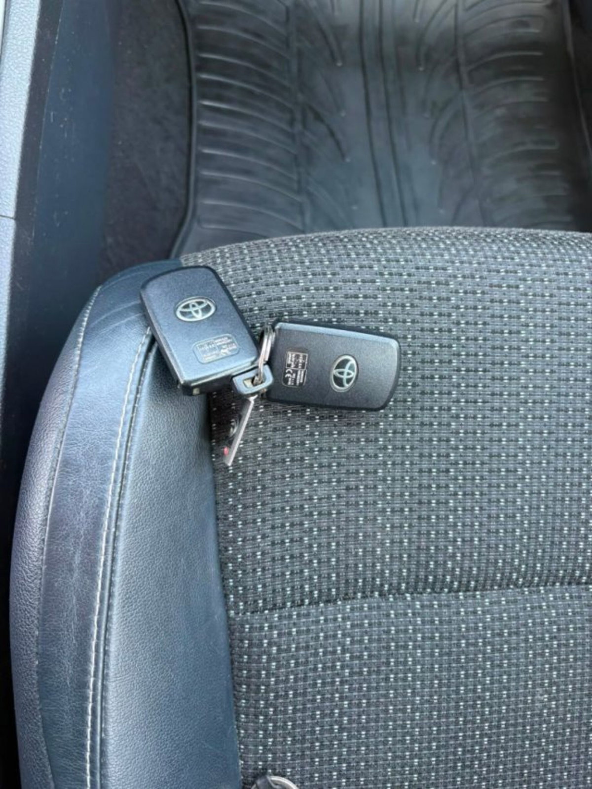 Toyota Auris 2.0 D-4D Lounge (13)