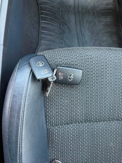 Toyota Auris 2.0 D-4D Lounge (13)