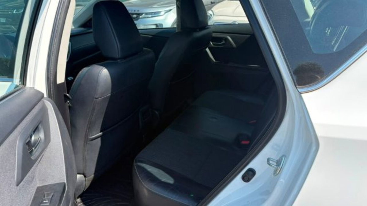 Toyota Auris 2.0 D-4D Lounge (14)