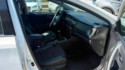 Toyota Auris 2.0 D-4D Lounge (17)
