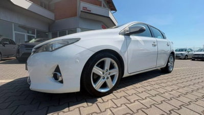 Toyota Auris 2.0 D-4D Lounge (18)