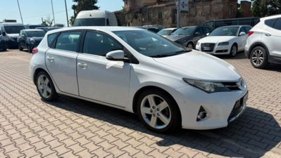 Toyota Auris 2.0 D-4D Lounge (2)