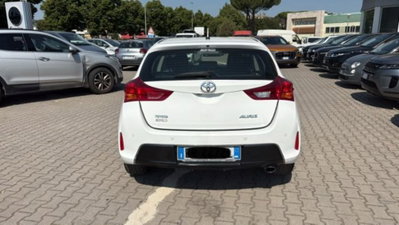 Toyota Auris 2.0 D-4D Lounge (3)