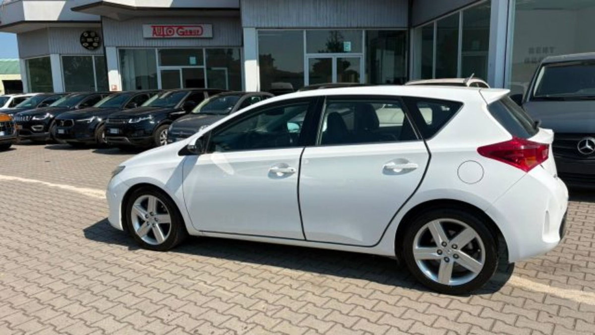 Toyota Auris 2.0 D-4D Lounge (4)