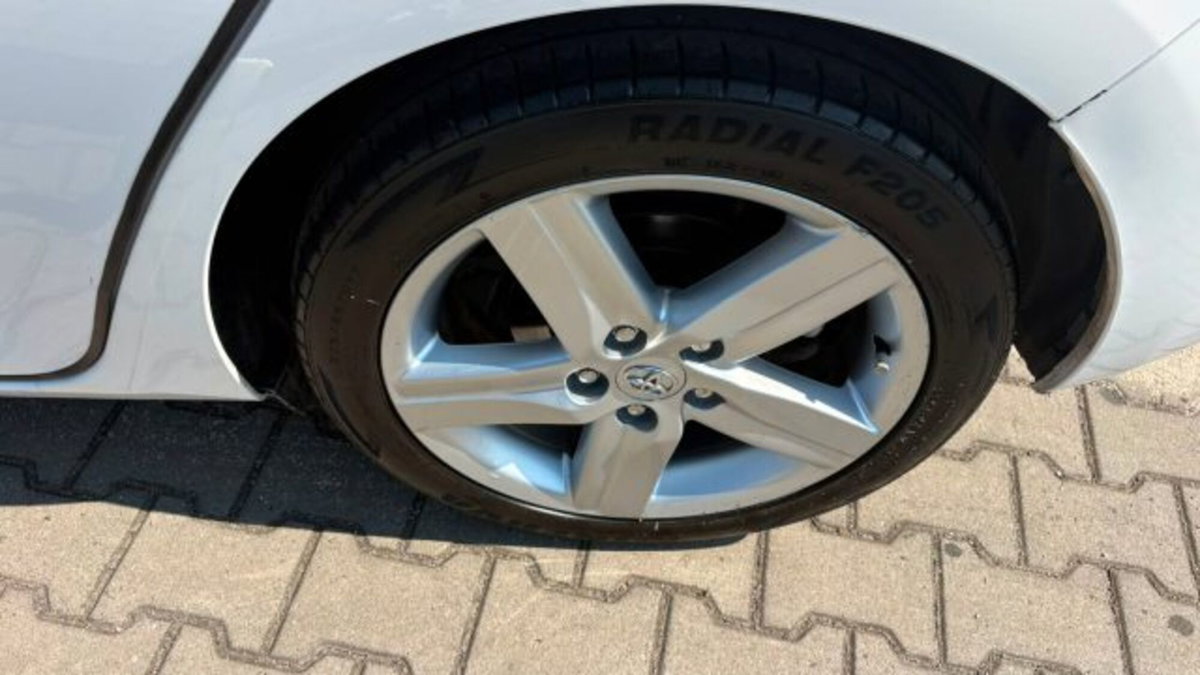 Toyota Auris 2.0 D-4D Lounge (5)