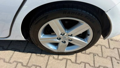Toyota Auris 2.0 D-4D Lounge (5)