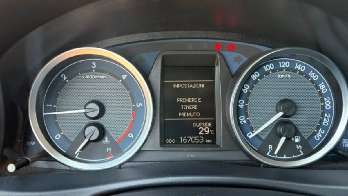 Toyota Auris 2.0 D-4D Lounge (7)