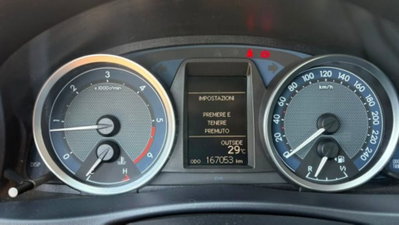 Toyota Auris 2.0 D-4D Lounge (7)