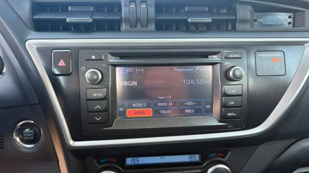 Toyota Auris 2.0 D-4D Lounge (9)