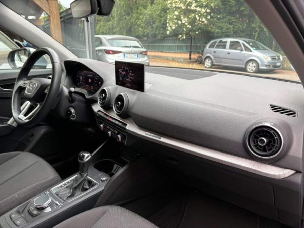 Audi Q2 Q2 35 TFSI S tronic Business (8)