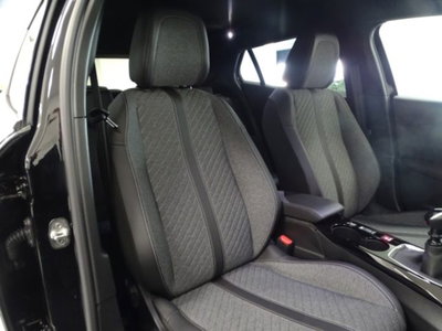 Peugeot 2008 PureTech 100 S&S Allure (16)
